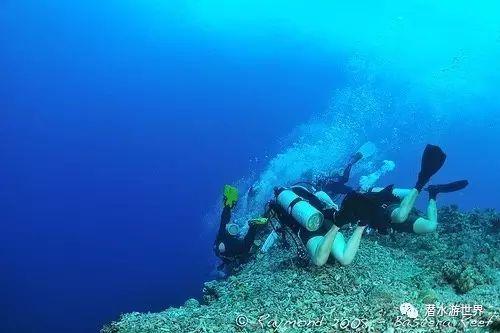 潮新闻连续报道引发关注,多地慈善组织愿参与助浴行动 慈善助浴车,开进偏远山区